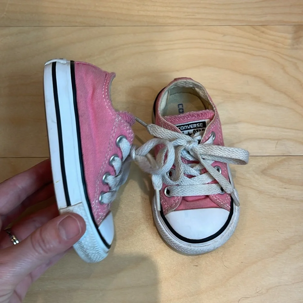 Converse Infant/Toddler Chuck Taylor Sneakers Size 4